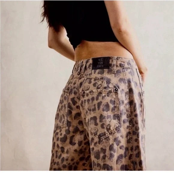 NWOT WE THE FREE Free People Good Luck Mid Ruse Barrel Jeans leopard animal 31 - Picture 2 of 10
